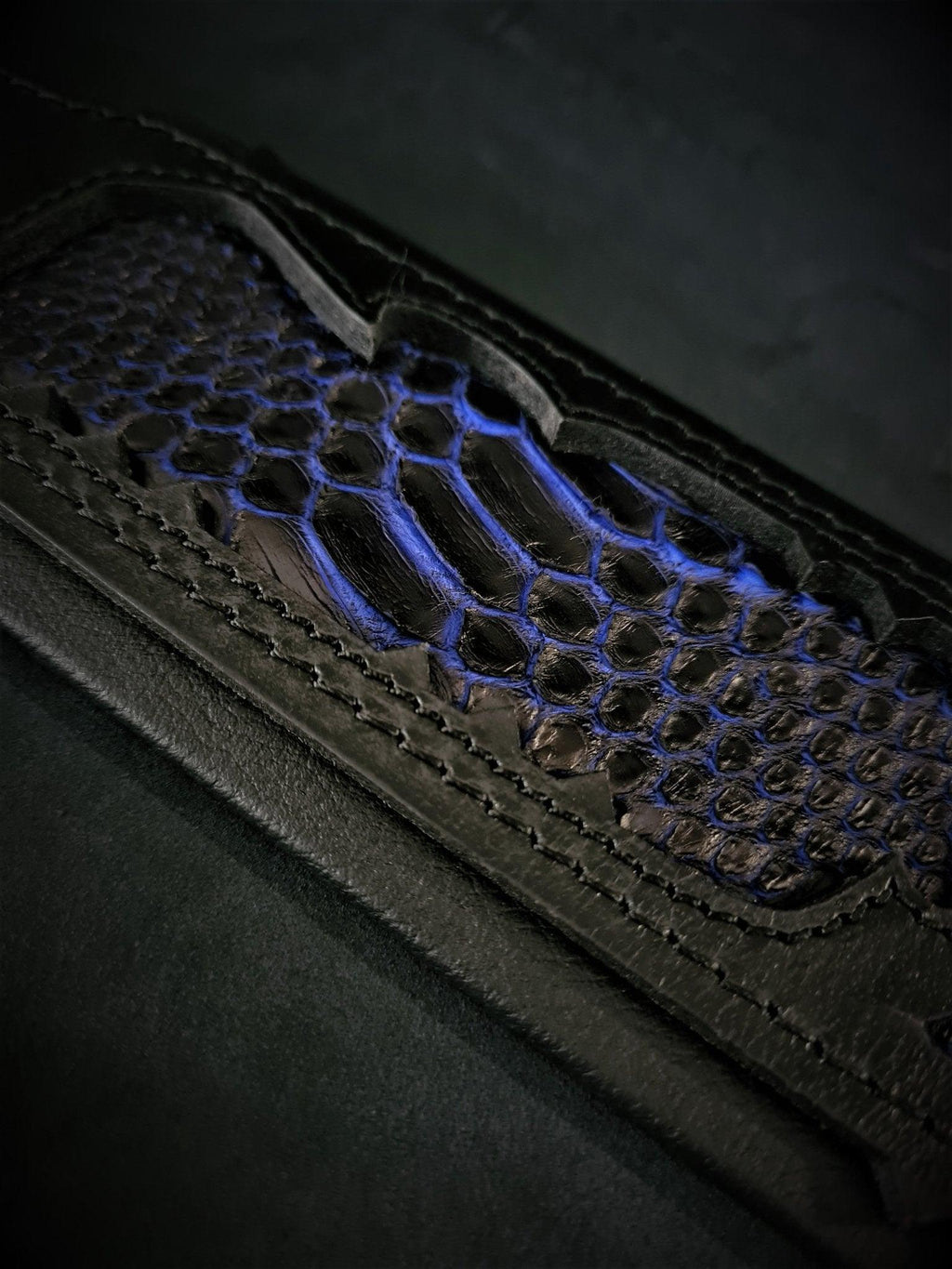 Indigo collar